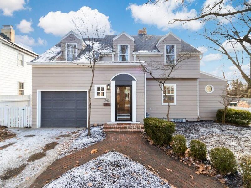 243 E Schreyer Place, Columbus, OH 43214 Photo 2