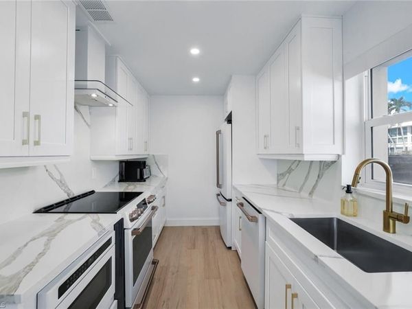 2100 Gulf Shore BLVD N, Unit 120, NAPLES, FL 34102