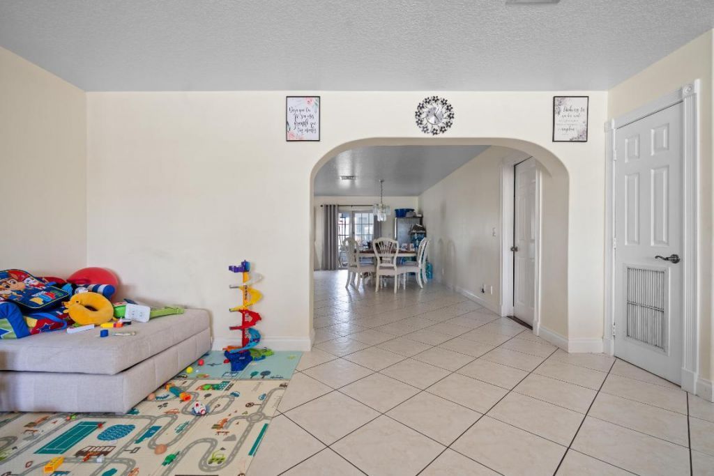 5772 N Haverhill Road N, West Palm Beach, FL 33407 Photo