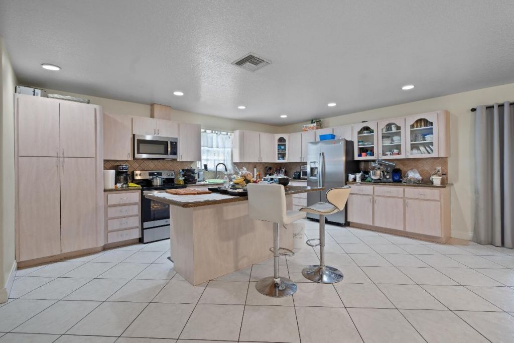 5772 N Haverhill Road N, West Palm Beach, FL 33407 Photo