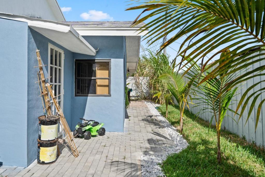 5772 N Haverhill Road N, West Palm Beach, FL 33407 Photo
