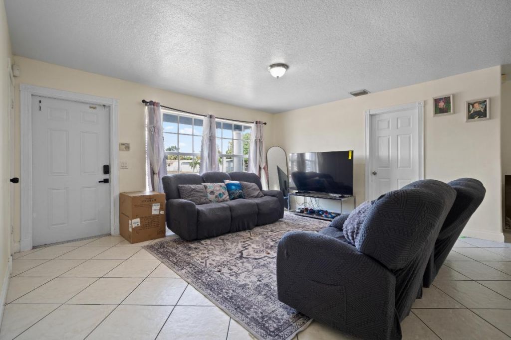 5772 N Haverhill Road N, West Palm Beach, FL 33407 Photo
