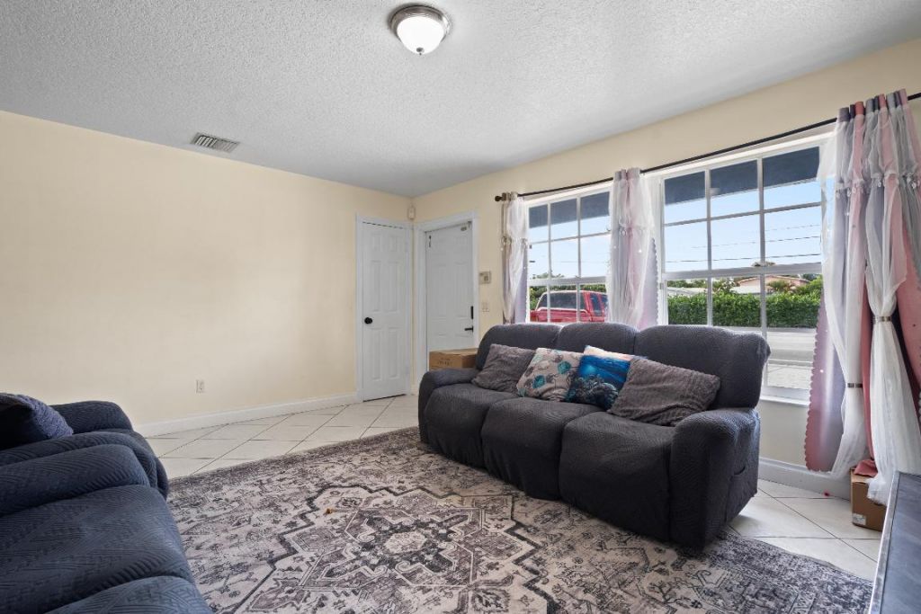 5772 N Haverhill Road N, West Palm Beach, FL 33407 Photo