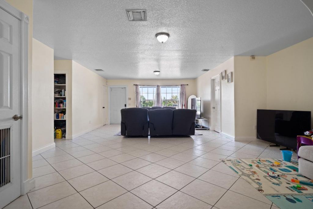 5772 N Haverhill Road N, West Palm Beach, FL 33407 Photo