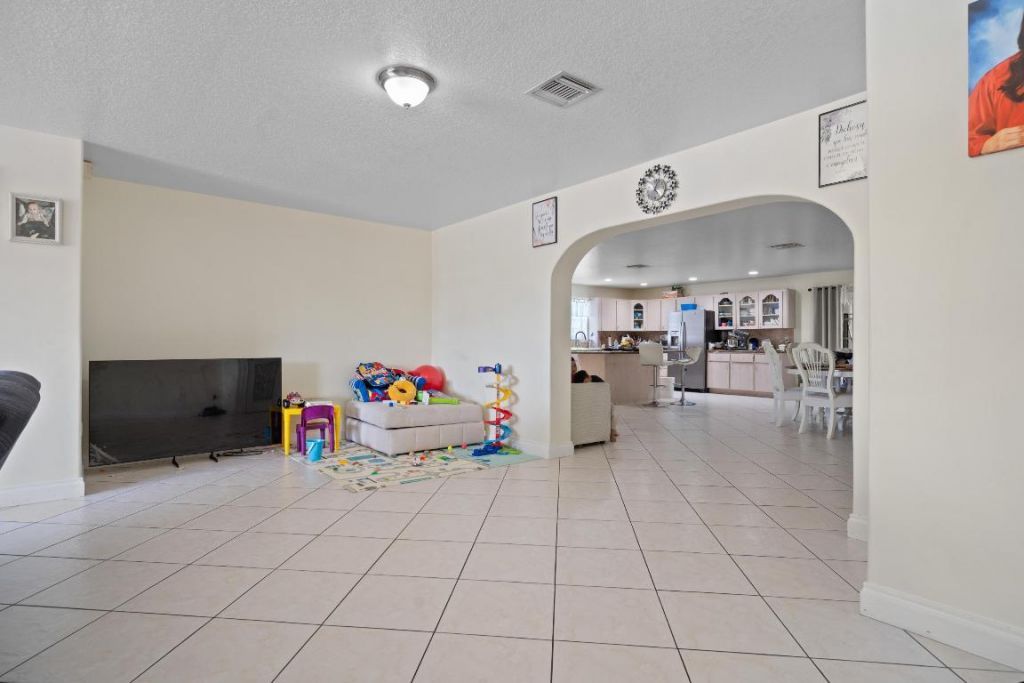 5772 N Haverhill Road N, West Palm Beach, FL 33407 Photo