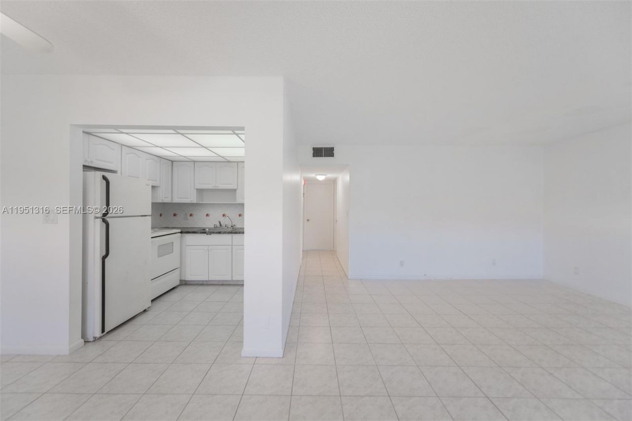 3071 NW 47th Ter , Unit 321, Lauderdale Lakes, FL 33313 Photo