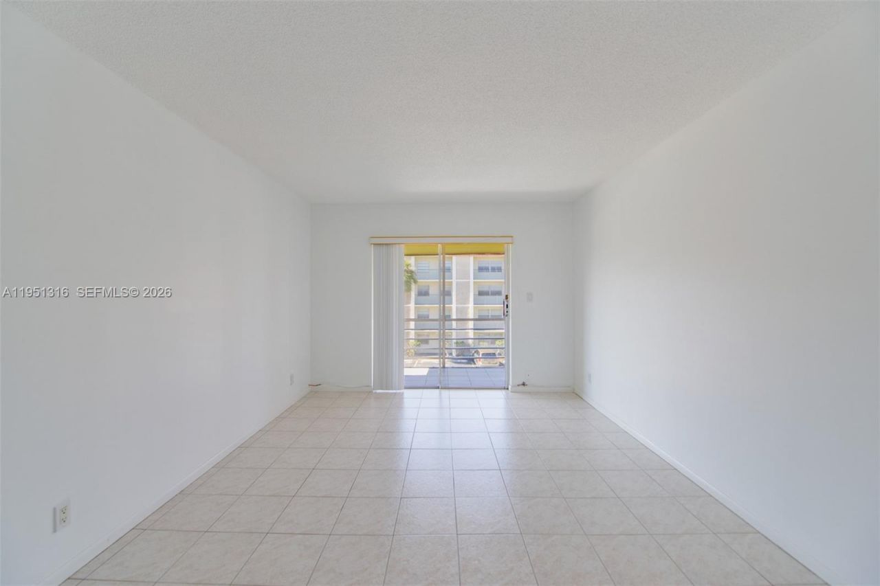 3071 NW 47th Ter , Unit 321, Lauderdale Lakes, FL 33313 Photo