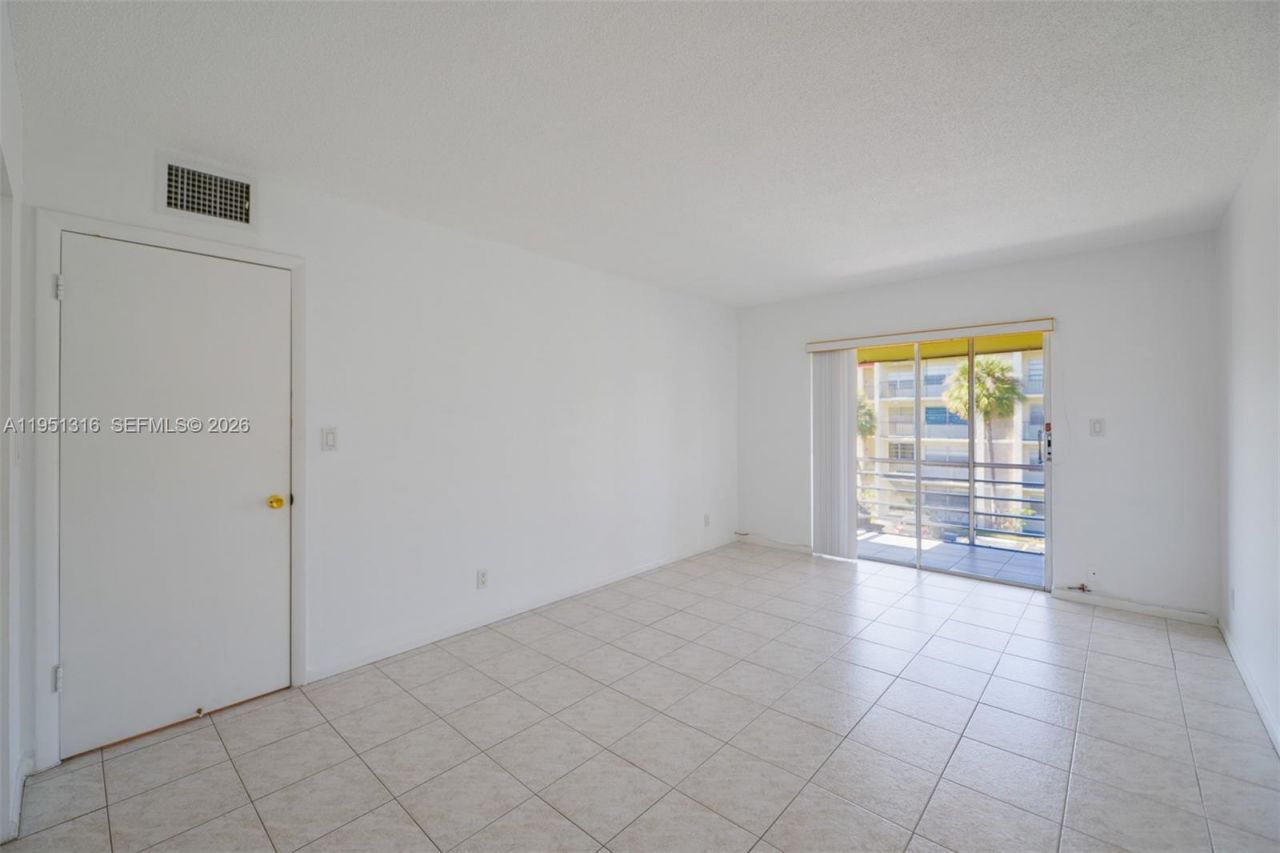 3071 NW 47th Ter , Unit 321, Lauderdale Lakes, FL 33313 Photo