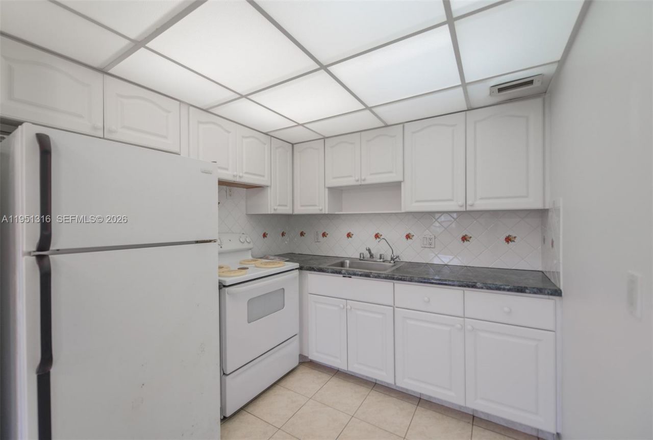 3071 NW 47th Ter , Unit 321, Lauderdale Lakes, FL 33313 Photo
