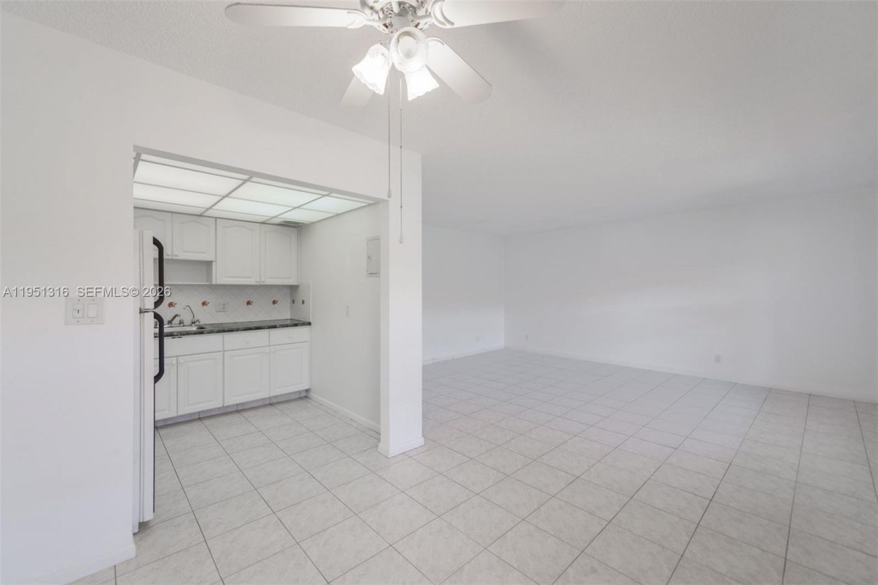 3071 NW 47th Ter , Unit 321, Lauderdale Lakes, FL 33313 Photo