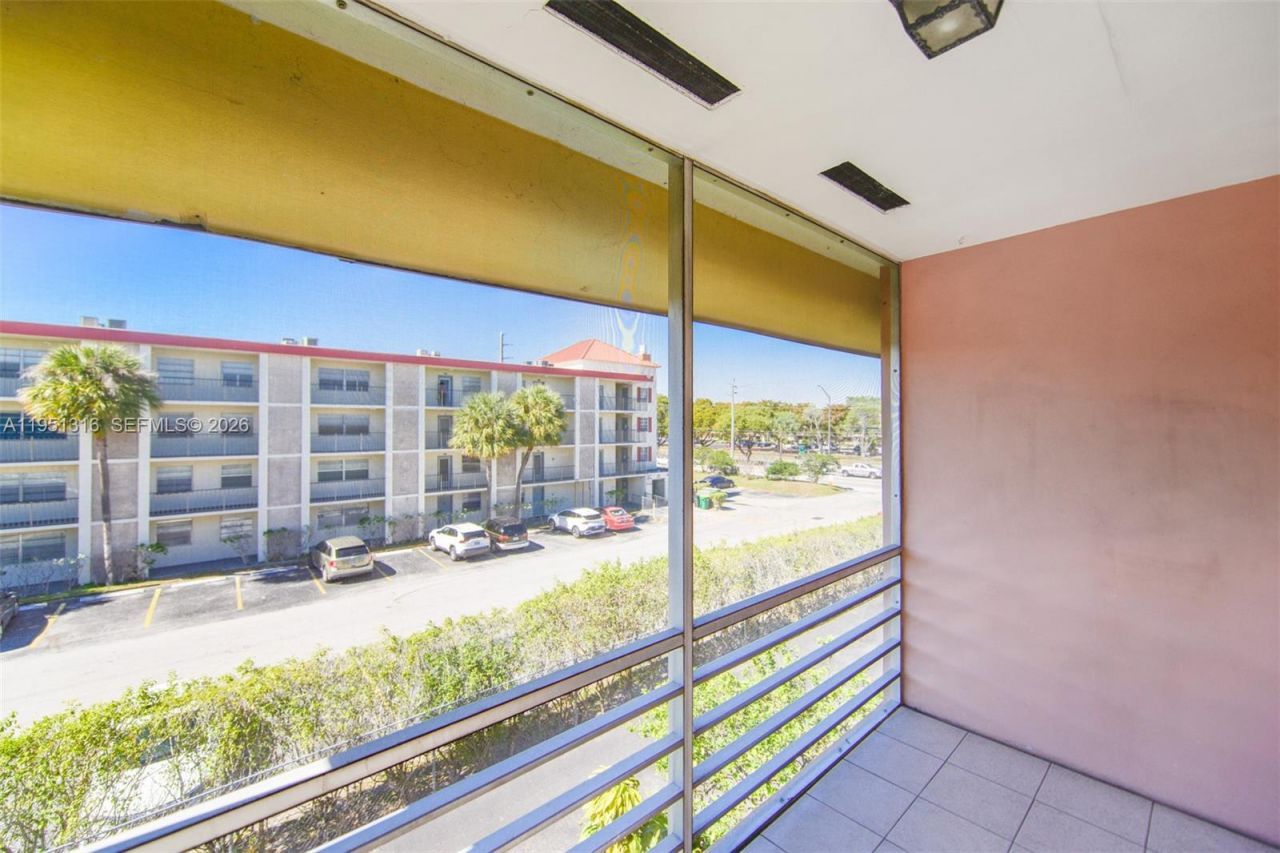 3071 NW 47th Ter , Unit 321, Lauderdale Lakes, FL 33313 Photo