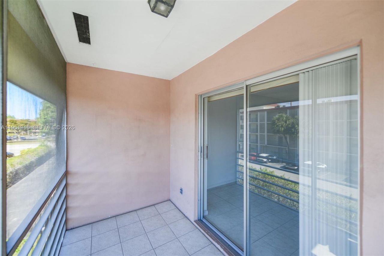 3071 NW 47th Ter , Unit 321, Lauderdale Lakes, FL 33313 Photo