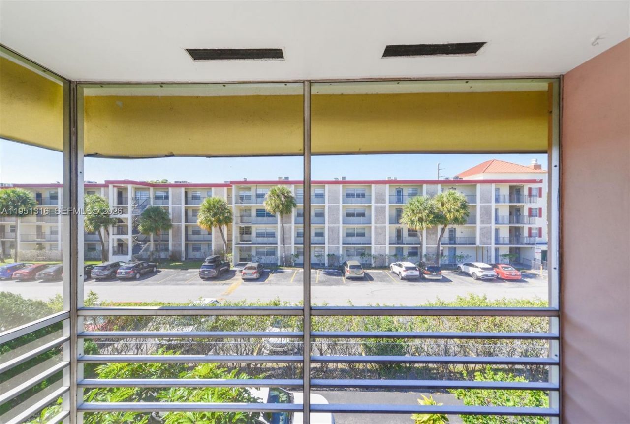 3071 NW 47th Ter , Unit 321, Lauderdale Lakes, FL 33313 Photo