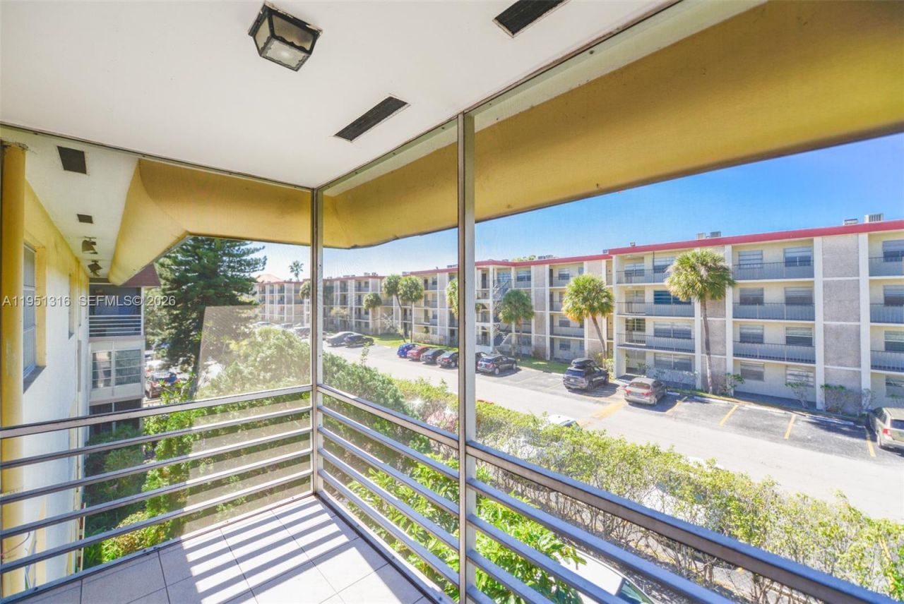 3071 NW 47th Ter , Unit 321, Lauderdale Lakes, FL 33313 Photo