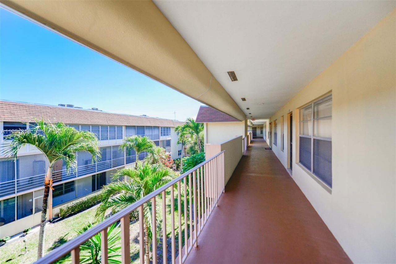 3071 NW 47th Ter , Unit 321, Lauderdale Lakes, FL 33313 Photo