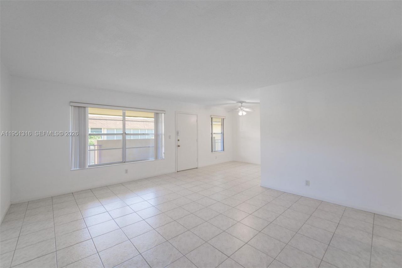 3071 NW 47th Ter , Unit 321, Lauderdale Lakes, FL 33313 Photo