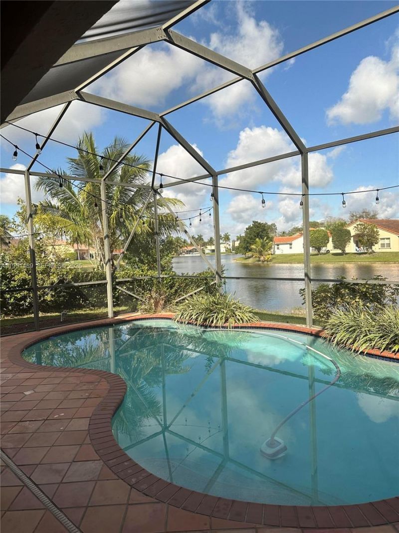 18715 NW 1st St, Pembroke Pines, FL 33029 Photo