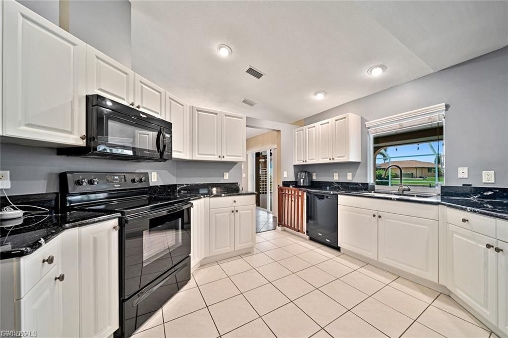 22 SE 13th Ave, Cape Coral, FL 33990 Photo