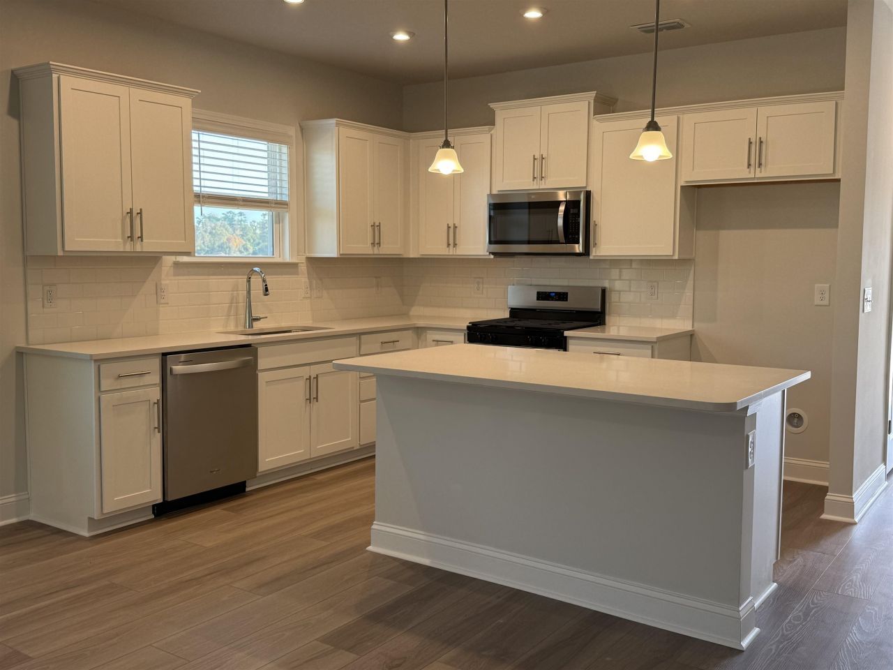 355 River Edge Dr. Photo 3