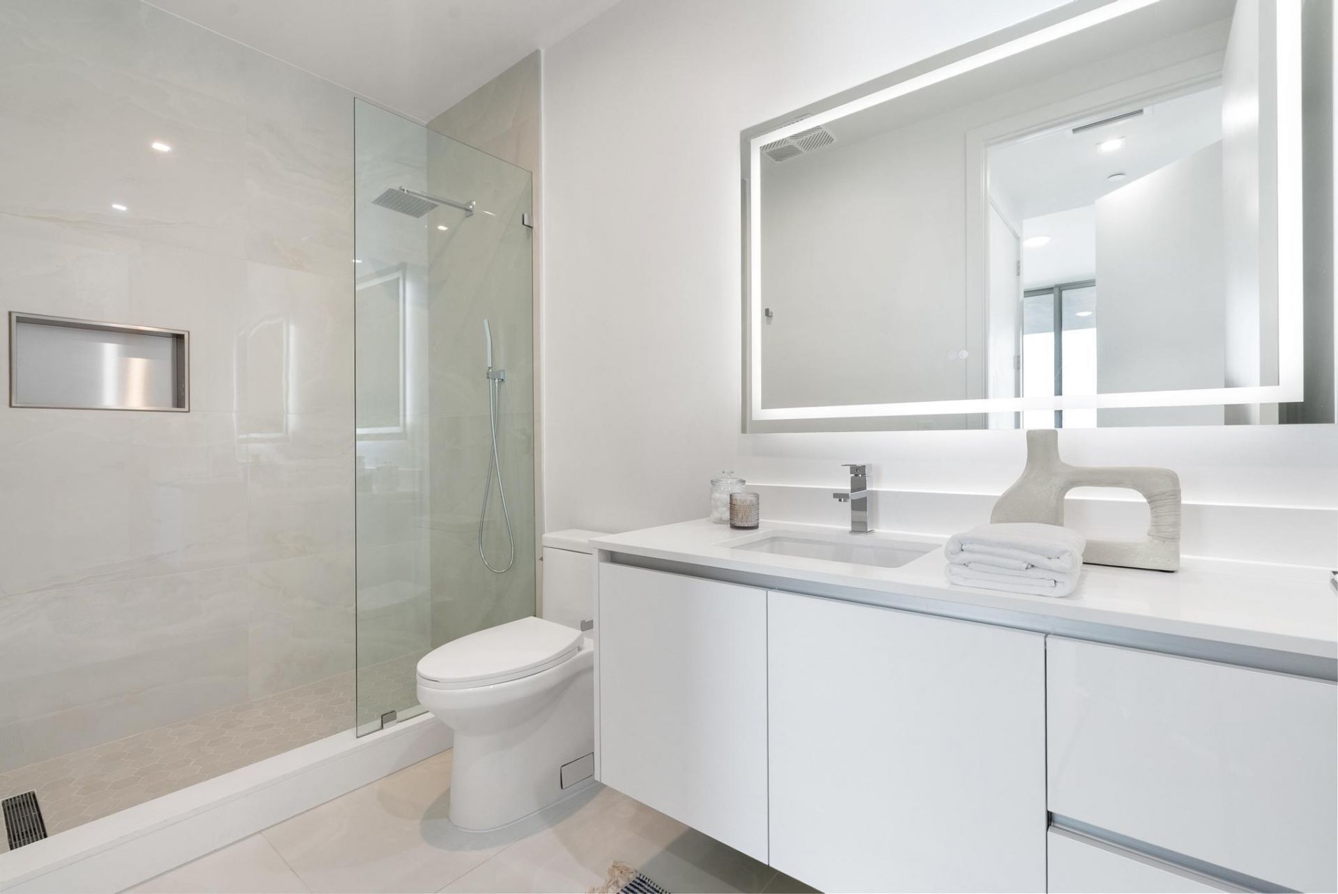 220 Lake Shore Drive, Unit 817, Lake Park, FL 33403 Photo