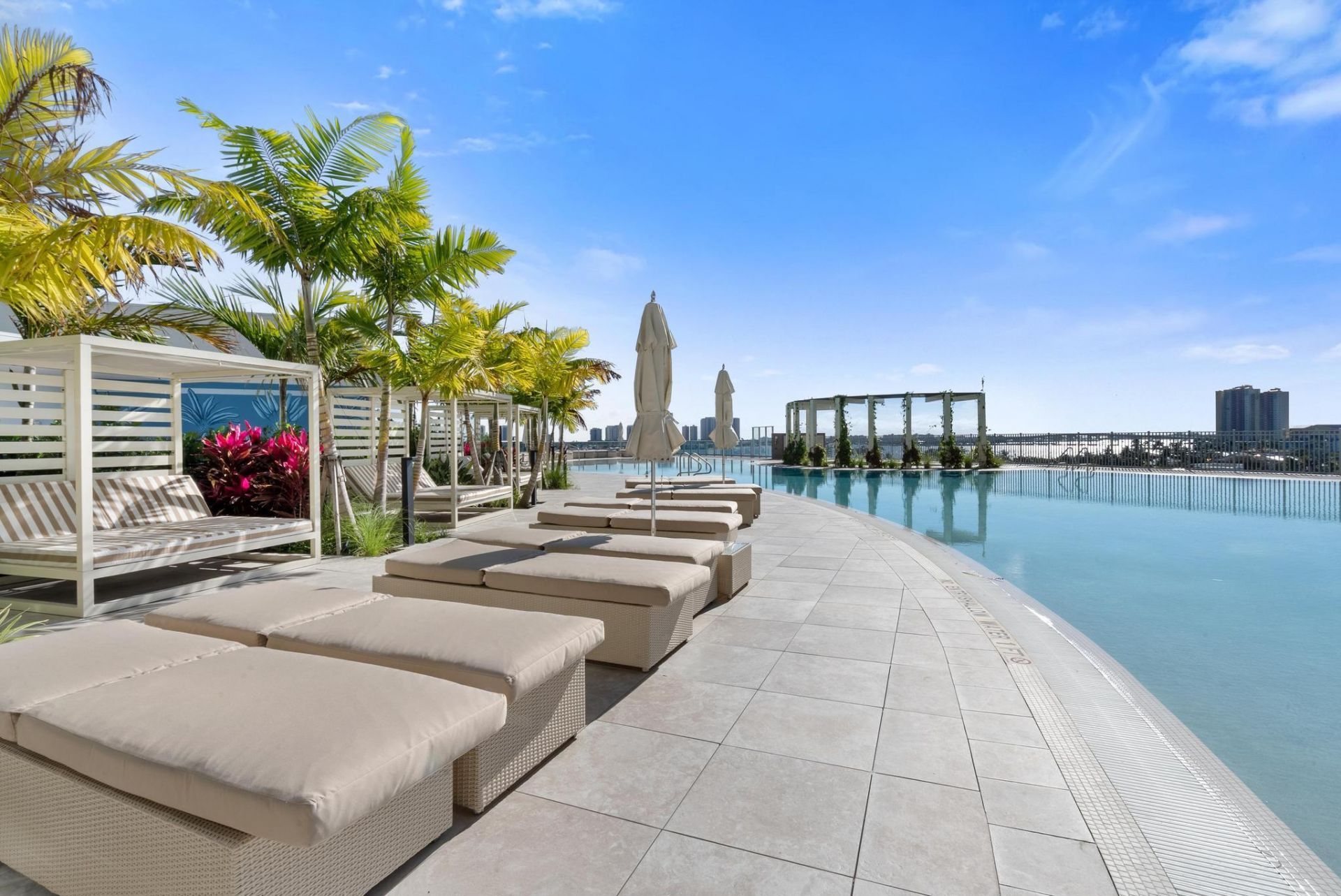 220 Lake Shore Drive, Unit 817, Lake Park, FL 33403 Photo
