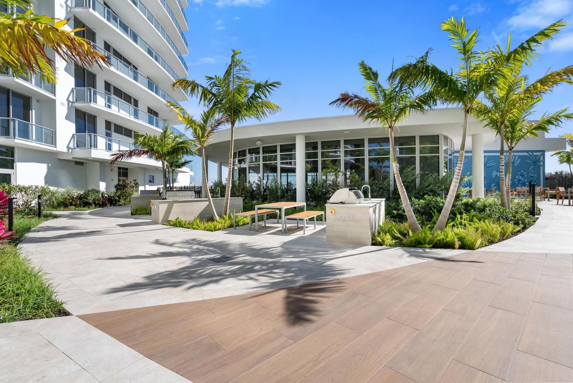 220 Lake Shore Drive, Unit 817, Lake Park, FL 33403 Photo
