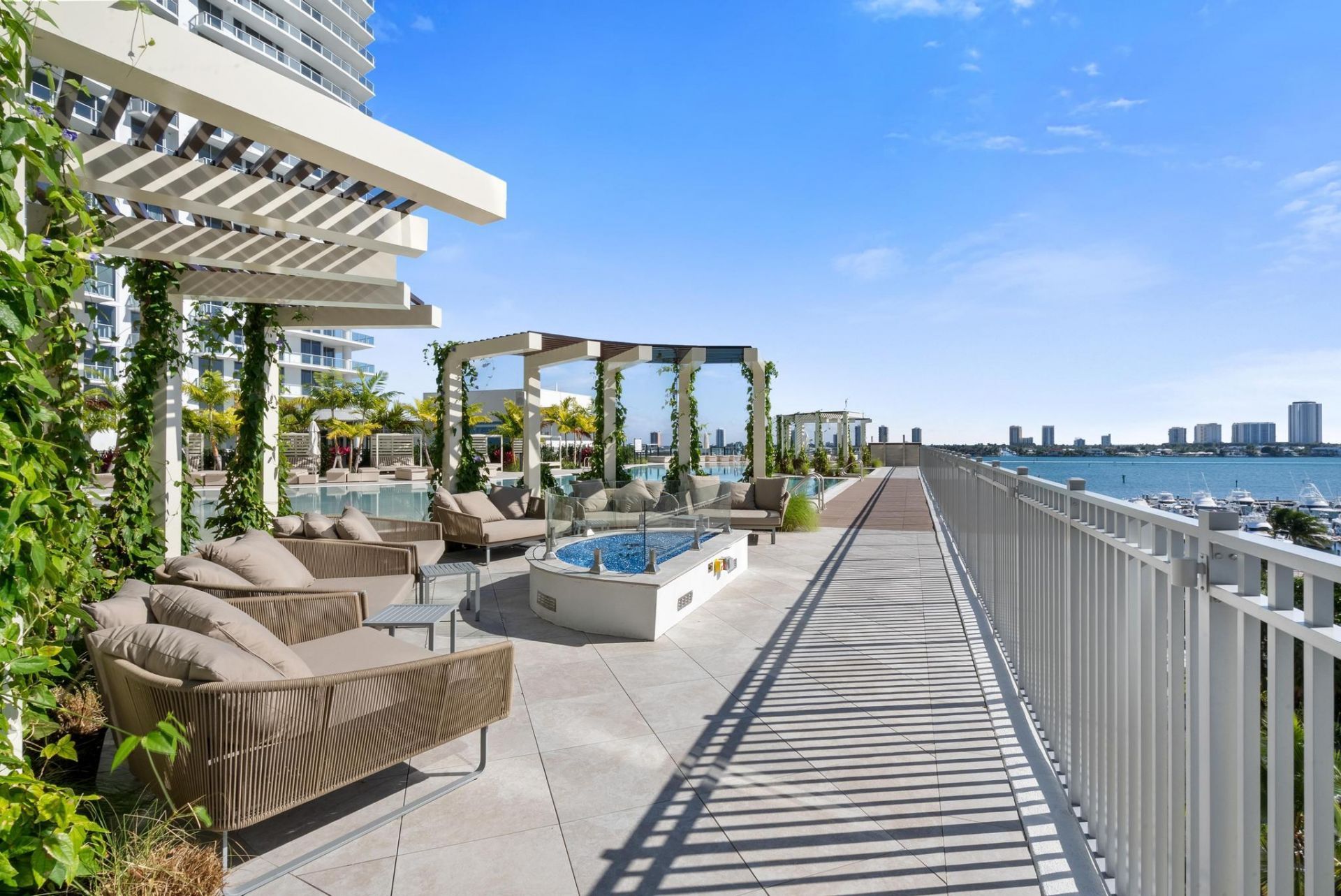 220 Lake Shore Drive, Unit 817, Lake Park, FL 33403 Photo