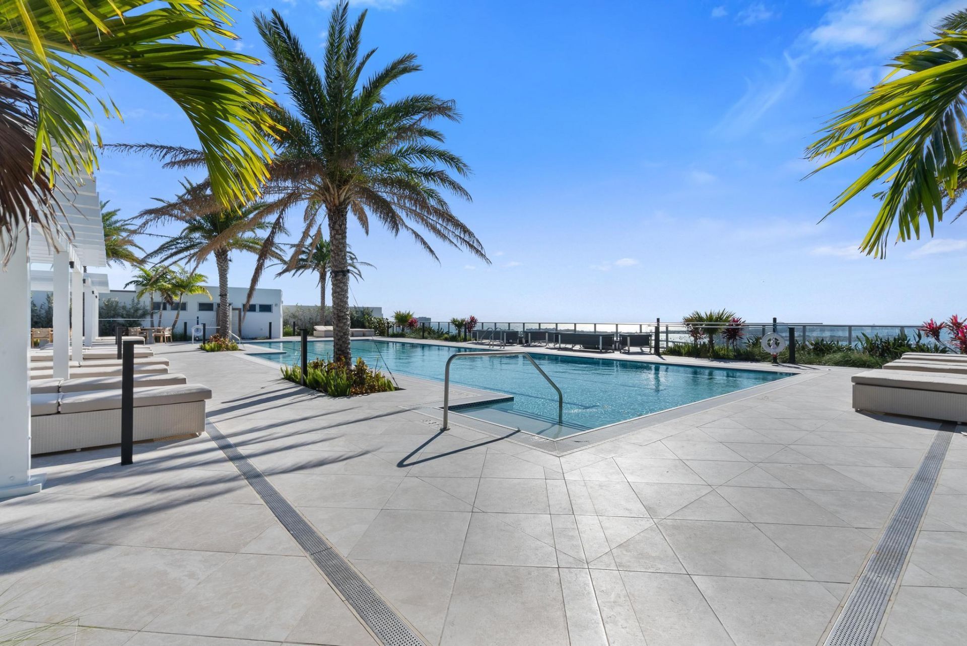 220 Lake Shore Drive, Unit 817, Lake Park, FL 33403 Photo