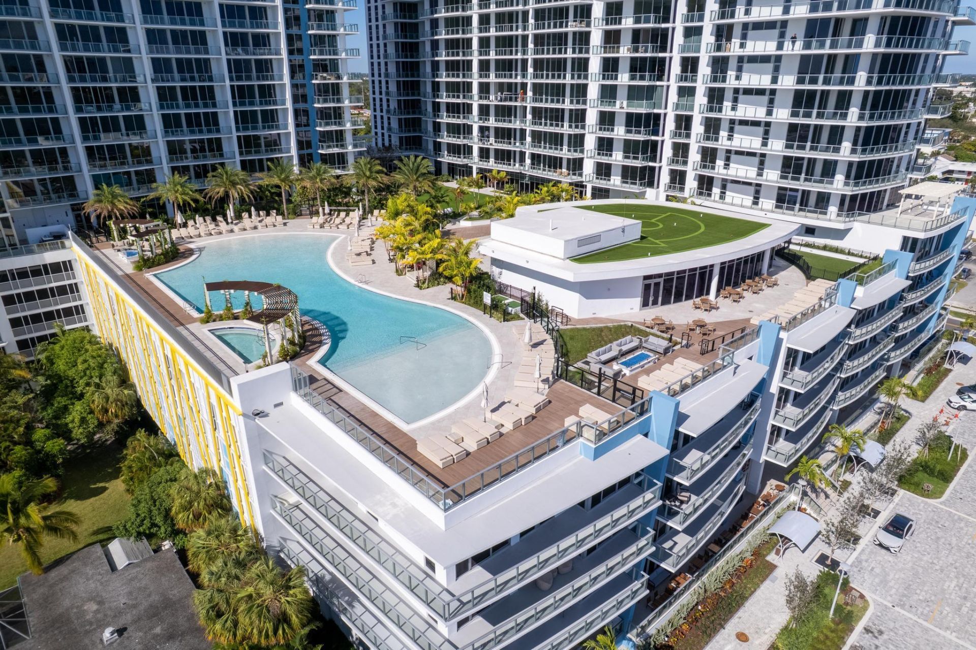 220 Lake Shore Drive, Unit 817, Lake Park, FL 33403 Photo
