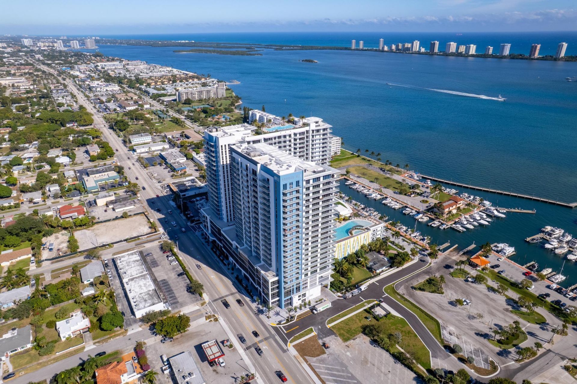 220 Lake Shore Drive, Unit 817, Lake Park, FL 33403 Photo