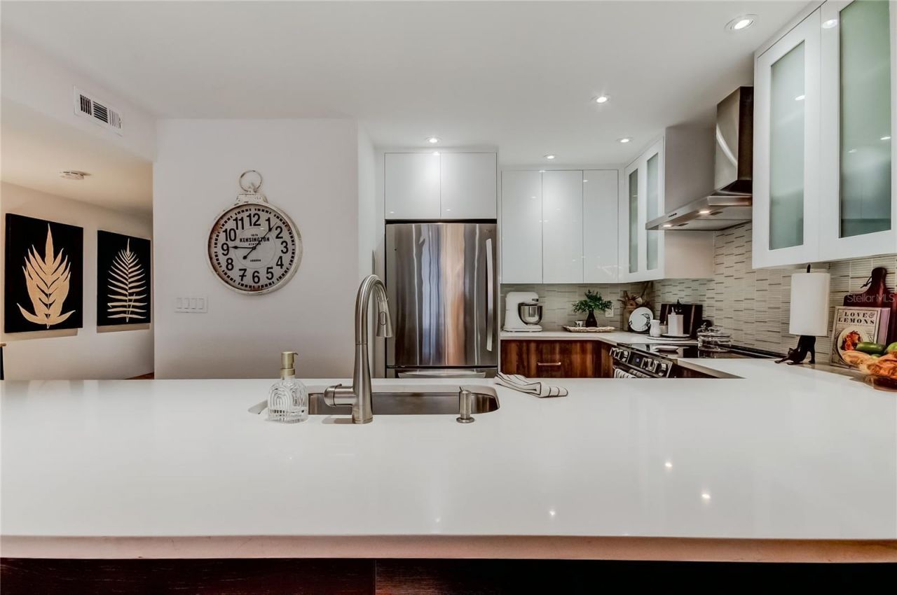 301 2nd Street N, Unit 10, Saint Petersburg, FL 33701 Photo