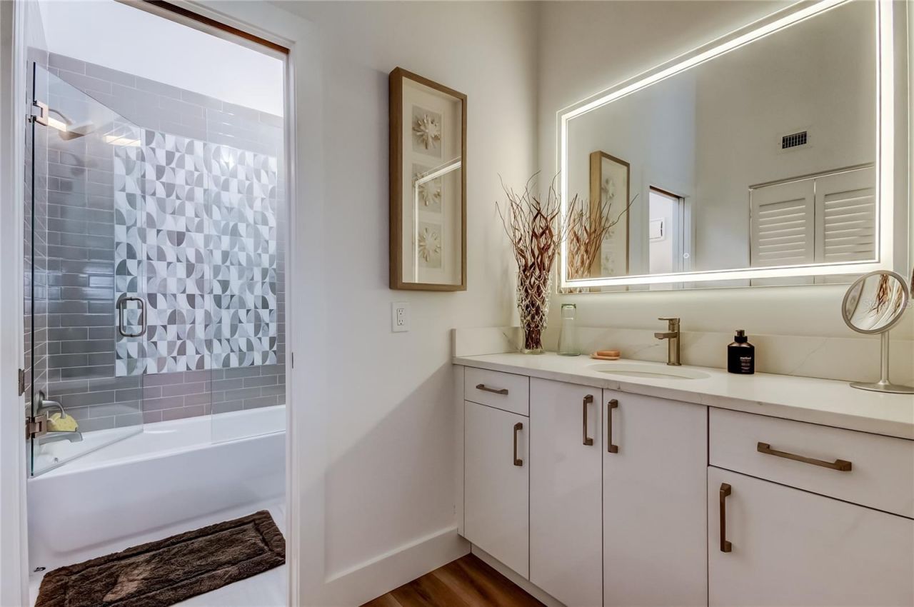 301 2nd Street N, Unit 10, Saint Petersburg, FL 33701 Photo