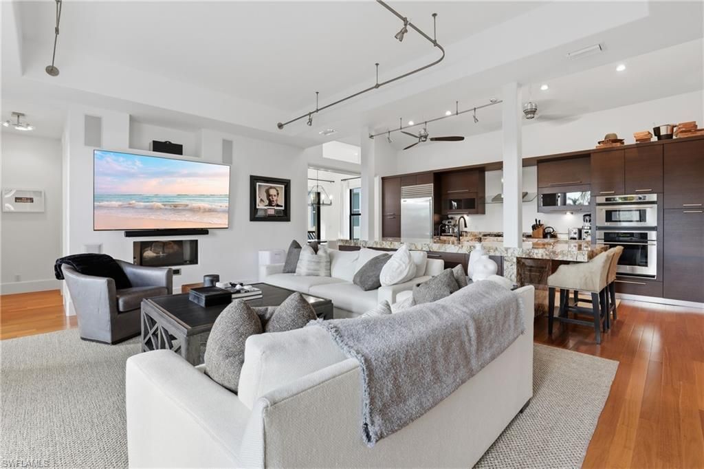 340 12th Ave S, Unit 6, Naples, FL 34102 Photo