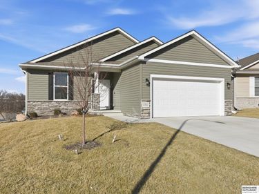 17512 Greenleaf Street, Omaha, NE 68136