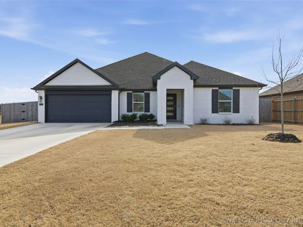 7407 E Oakridge Court, Broken Arrow, OK 74014