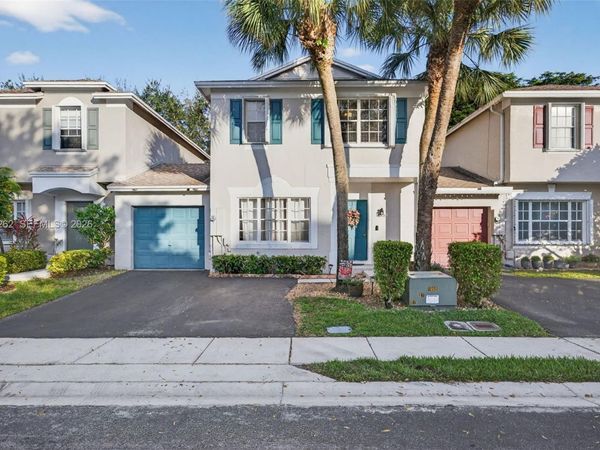 6008 N Golden Beauty Ln, Tamarac, FL 33321