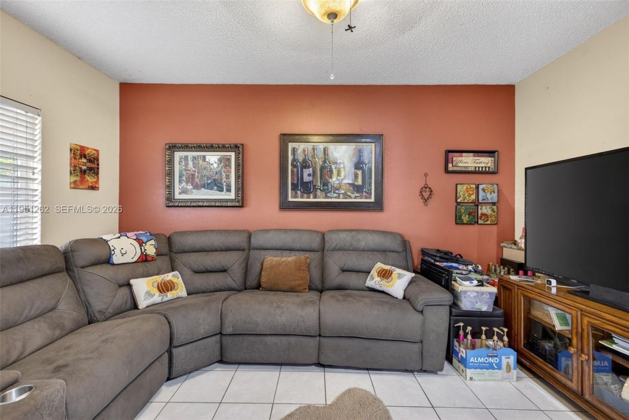 6008 N Golden Beauty Ln, Tamarac, FL 33321 Photo