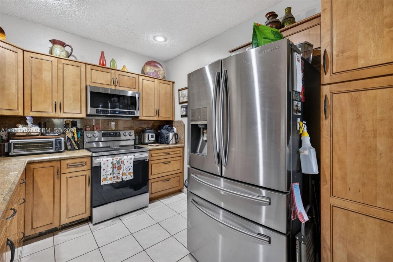 6008 N Golden Beauty Ln, Tamarac, FL 33321 Photo