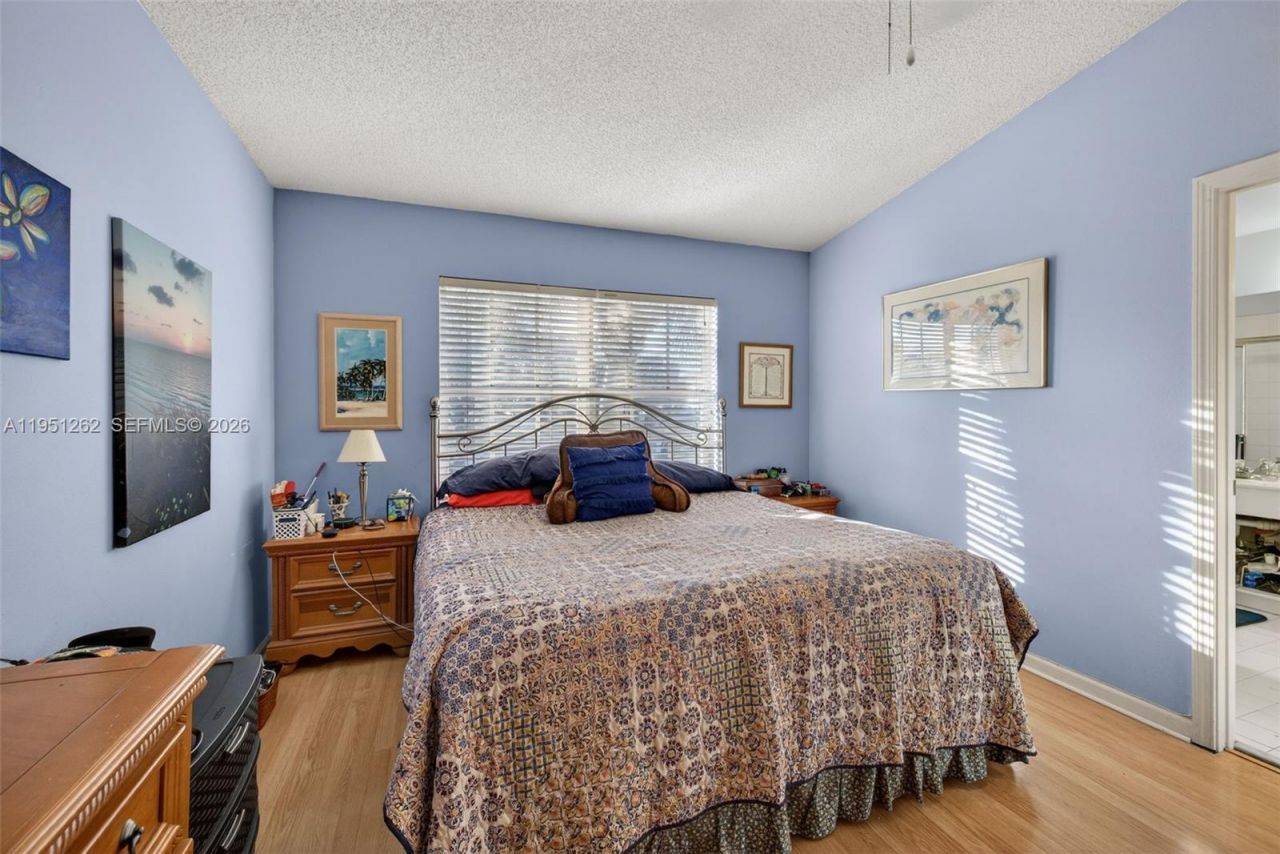 6008 N Golden Beauty Ln, Tamarac, FL 33321 Photo