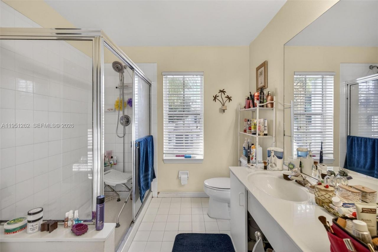 6008 N Golden Beauty Ln, Tamarac, FL 33321 Photo