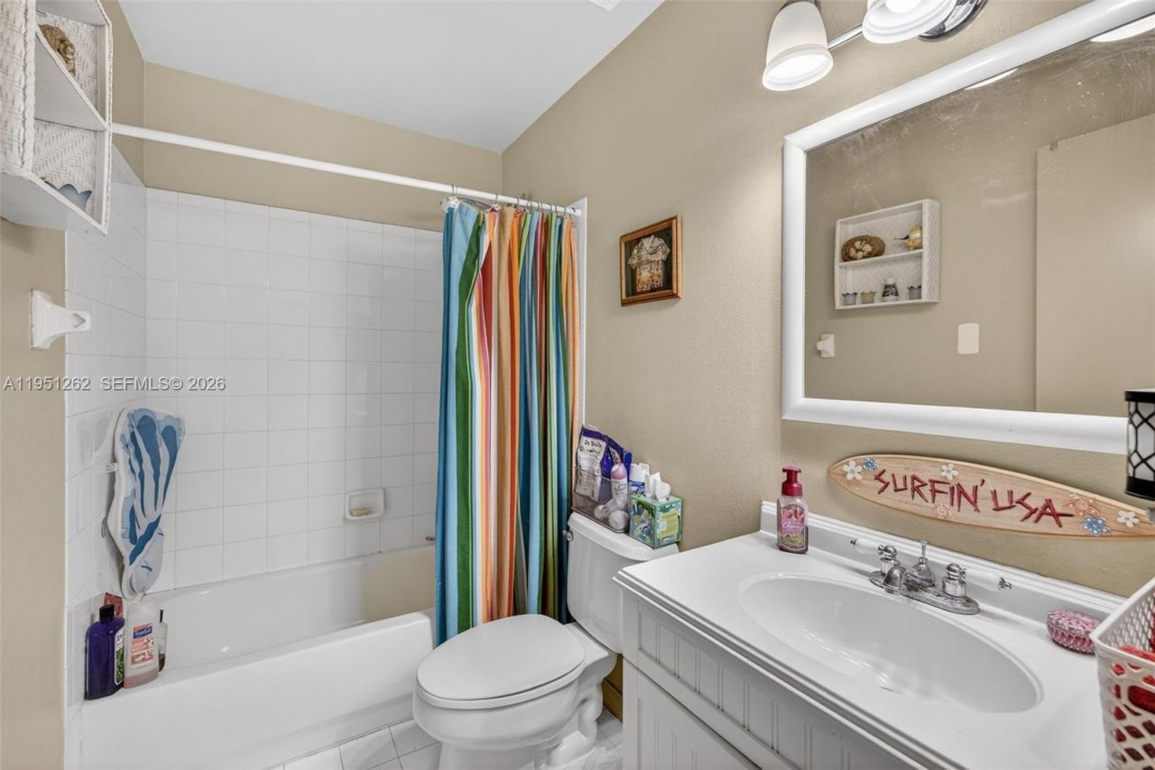 6008 N Golden Beauty Ln, Tamarac, FL 33321 Photo