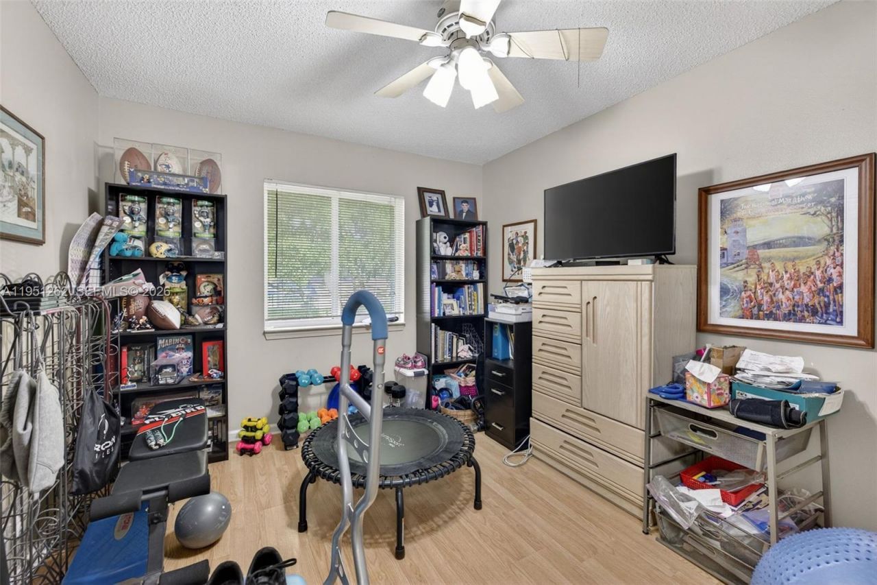 6008 N Golden Beauty Ln, Tamarac, FL 33321 Photo