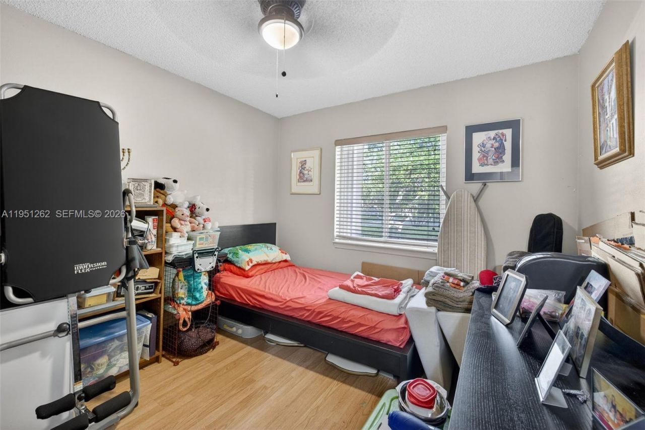 6008 N Golden Beauty Ln, Tamarac, FL 33321 Photo