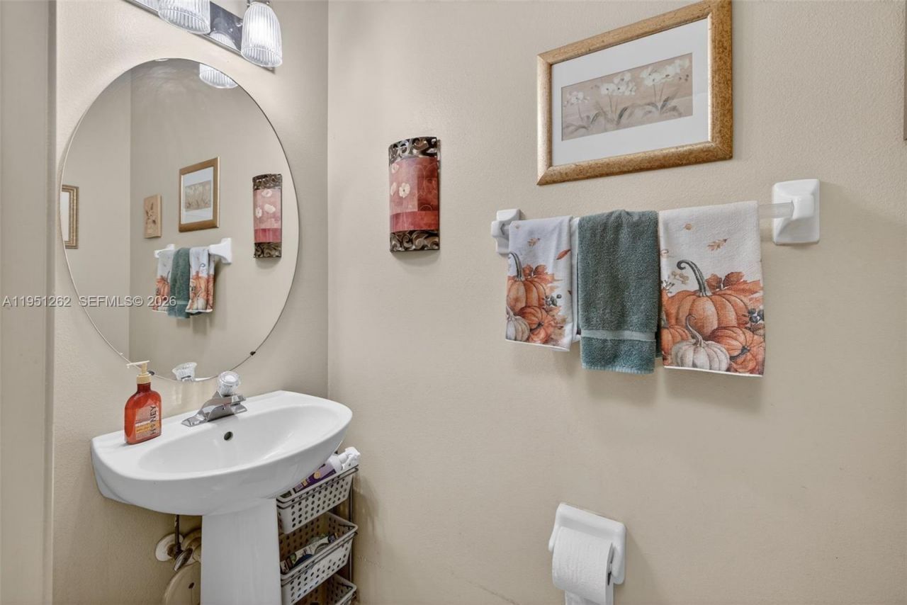 6008 N Golden Beauty Ln, Tamarac, FL 33321 Photo