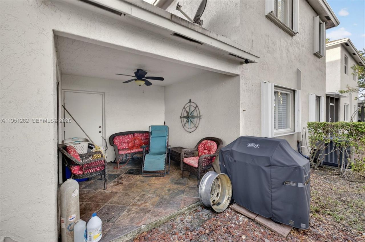 6008 N Golden Beauty Ln, Tamarac, FL 33321 Photo