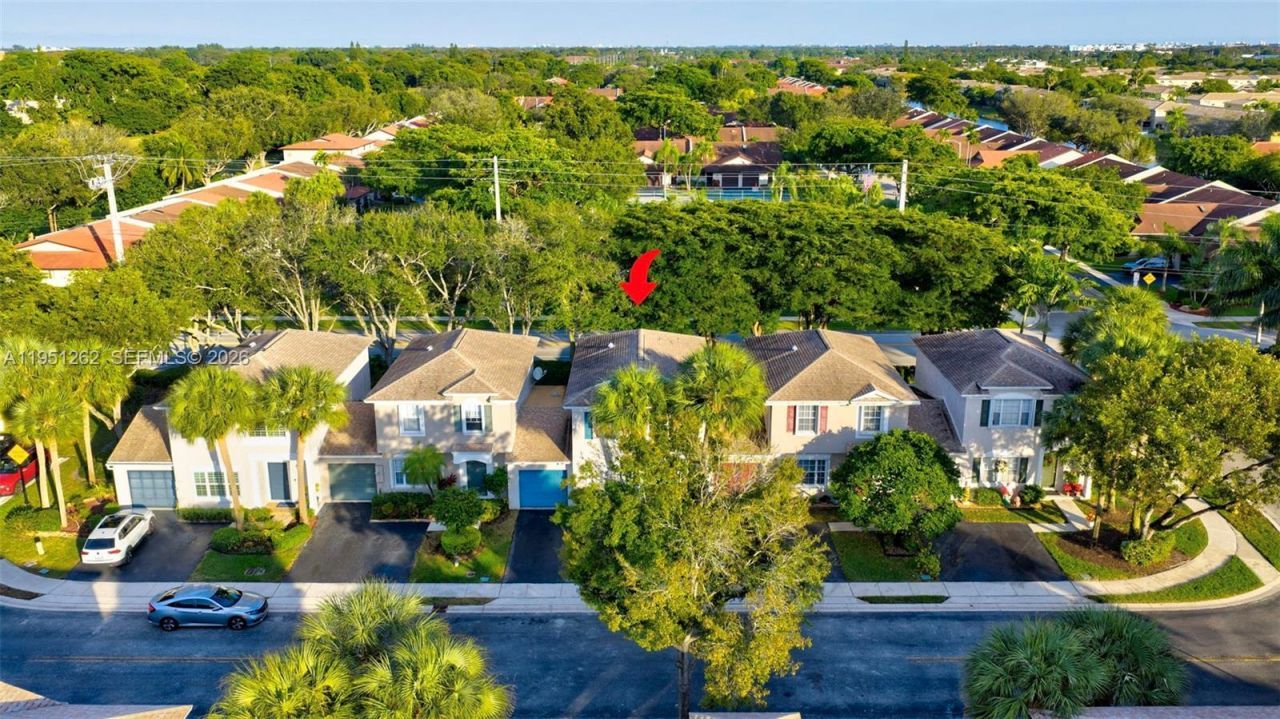 6008 N Golden Beauty Ln, Tamarac, FL 33321 Photo