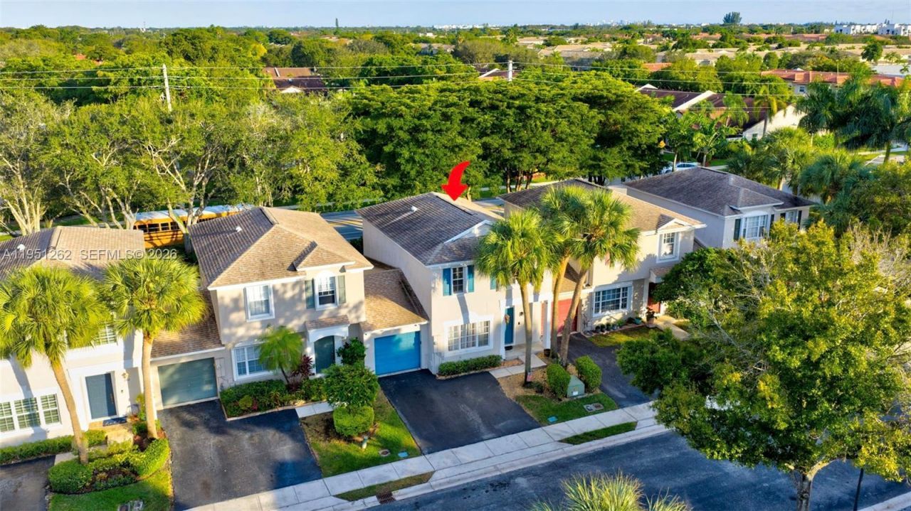 6008 N Golden Beauty Ln, Tamarac, FL 33321 Photo