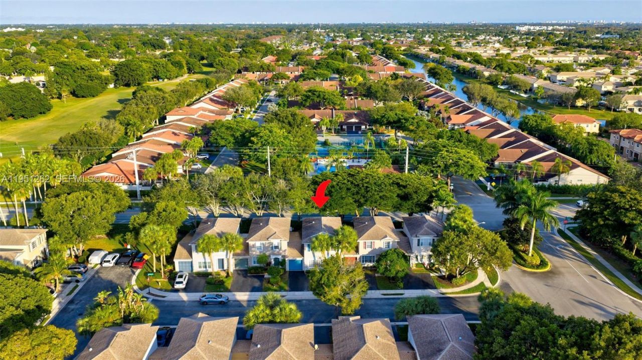 6008 N Golden Beauty Ln, Tamarac, FL 33321 Photo