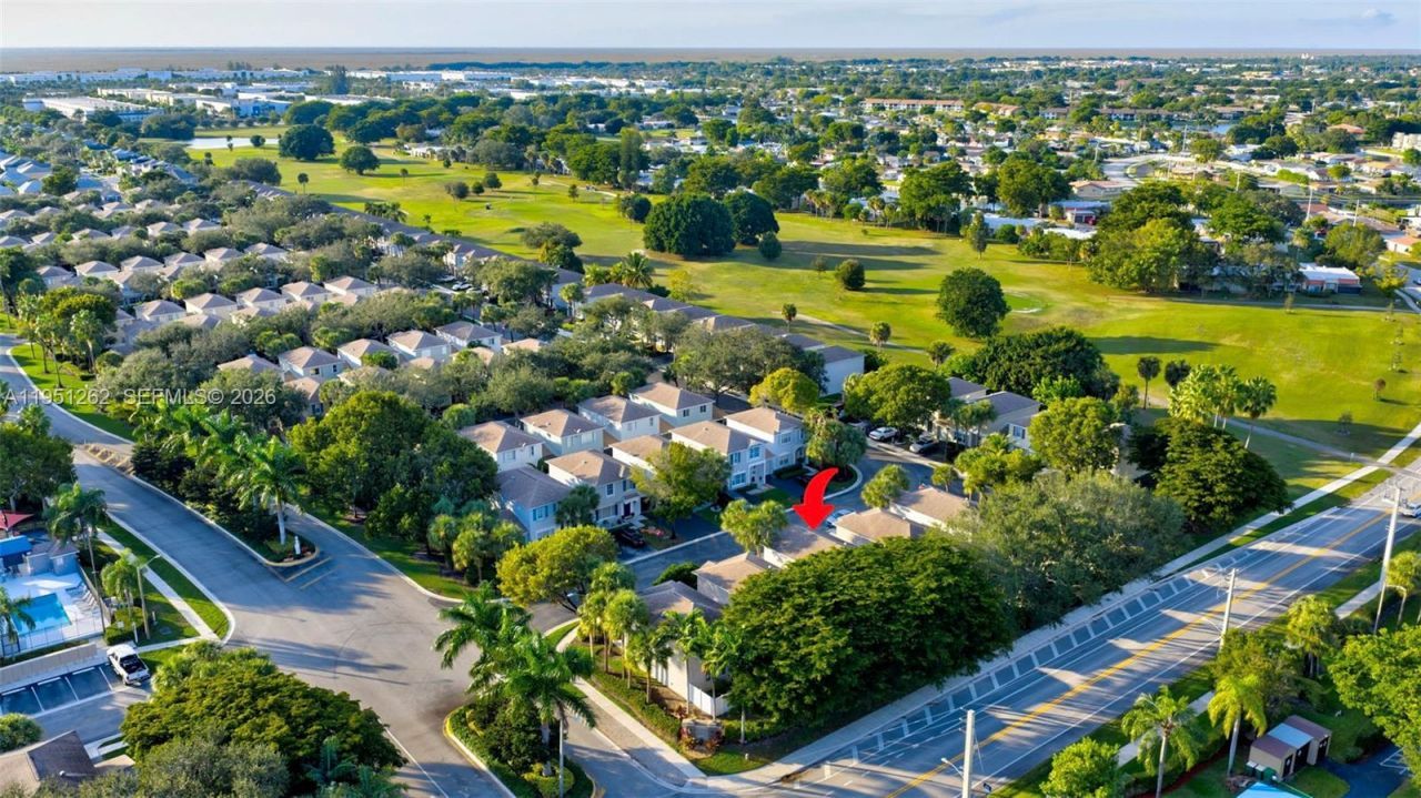 6008 N Golden Beauty Ln, Tamarac, FL 33321 Photo