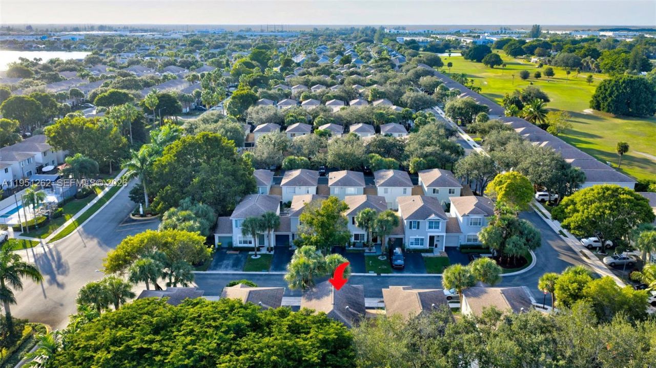 6008 N Golden Beauty Ln, Tamarac, FL 33321 Photo